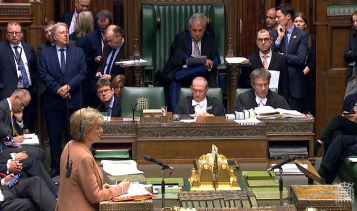 Andrea Leadsom, þingflokksformaður Íhaldsflokksins, hvetur þingheim til að samþykkja útgöngusáttmálann. John Bercow, þingforseti, fylgist með.