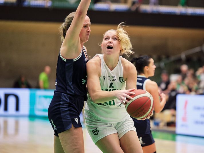 Emma Grace Theódórsson var með 16 stig og 10 fráköst á 19 mínútum fyrir Njarðvík í kvöld.