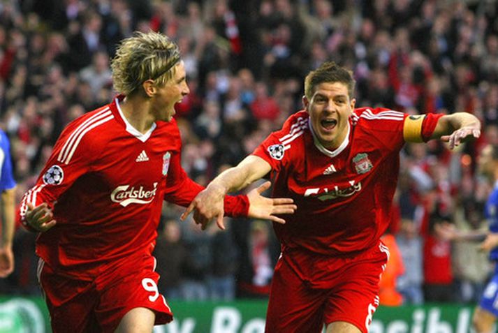 Fernando Torres og Steven Gerrard fagna saman marki.