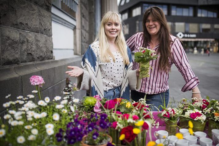 Hildur Gunnlaugsdóttir og Eirný Sigurðardóttir koma að skipulagningu matarmarkaðs sem haldinn verður á laugardögum í júlí í sumar. 
Mynd/Arnþór