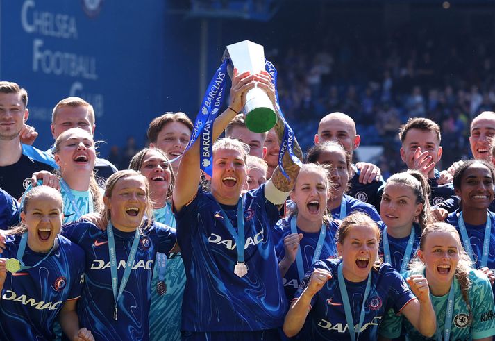 Chelsea urðu Ofurdeildar meistarar á liðnu tímabili.