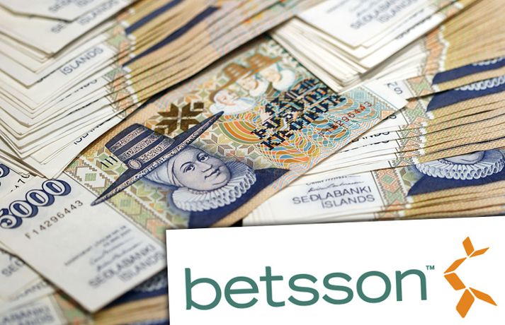Hinn ungi, getspaki maður vann rúmar 10 milljónir núna en fyrr í mánuðinum vann hann rúmar 4 milljónir.