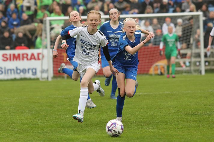 Sýnt verður frá TM Pæjumótinu í Vestmannaeyjum á Stöð 2 Sport í kvöld.