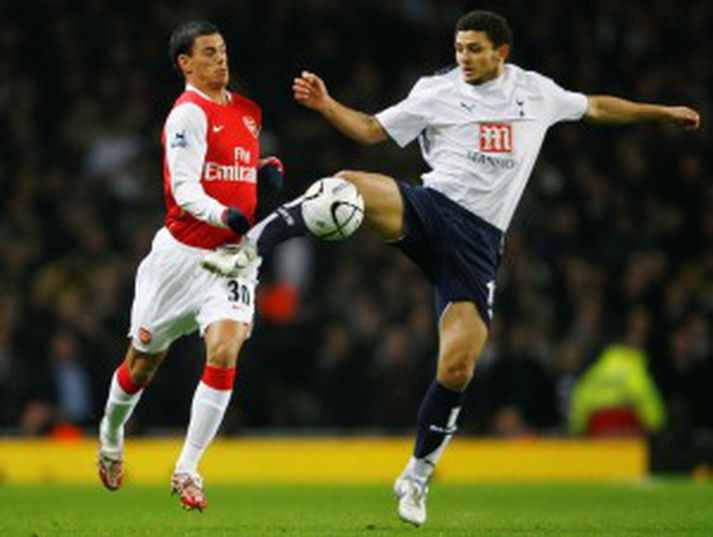 Hossam Ghaly hér í baráttunni í leik gegn Arsenal á síðasta leiktímabili.