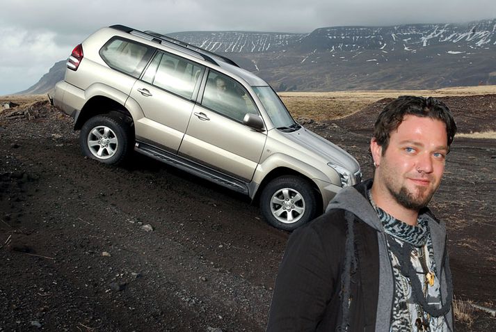 Bam Margera munaði ekki upp að taka 1100 þúsund krónur af kortinu sínu fyrir Land Cruiser bílinn og gekk brosandi út.