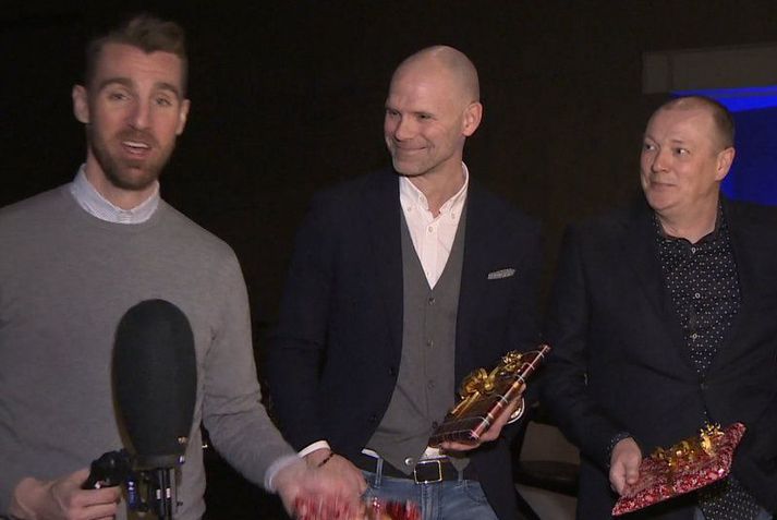 Kjartan Atli Kjartansson, Hermann Hauksson og Teitur Örlygsson komu allir færandi hendi og settu pakka undir jólatréð.