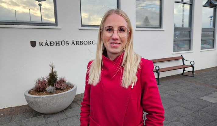   Heiða Ösp Kristjánsdóttir, sviðsstjóri fjölskyldusviðs Árborgar, sem segir það ákvörðun bæjarstjórnar að loka Árbliki fimm vikur í sumar vegna sparnaðar. 