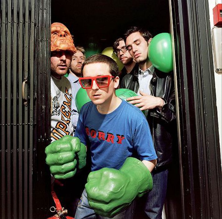 Breska hljómsveitin Hot Chip hitar upp fyrir Björk í Höllinni.