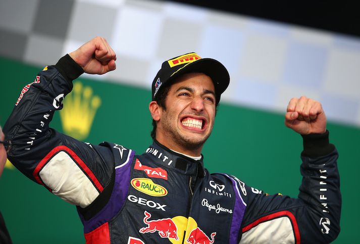 Ricciardo brosti á verðlaunapallinum í morgun.