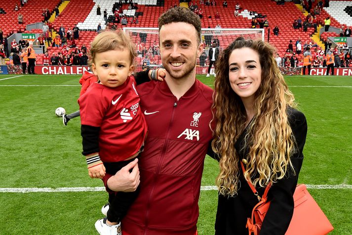 Diogo Jota heitinn með eiginkonu sinni Rute Cardoso og ungum syni sínum.