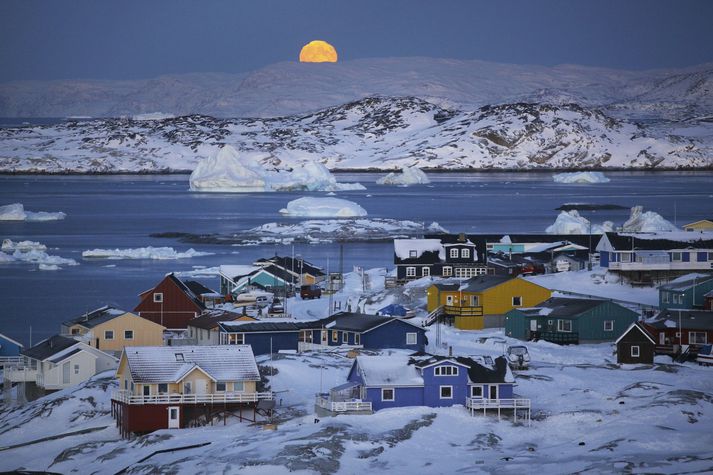 Ilulissat er að finna á vesturströnd Grænlands og eru íbúarnir tæplega fimm þúsund.