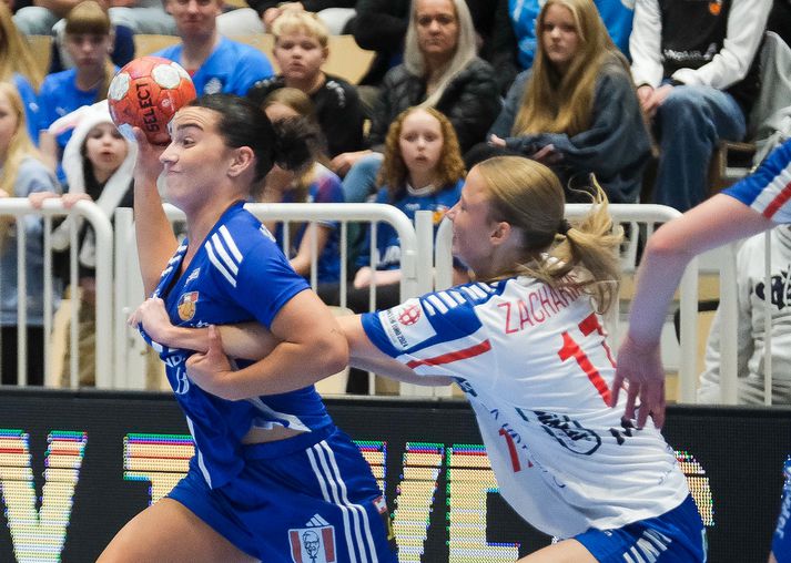 Elín Klara Þorkelsdóttir skoraði fjögur mörk og fiskaði þrjú víti í leiknum í kvöld.