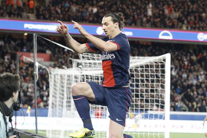 Zlatan fagnar öðru marka sinna í gær.