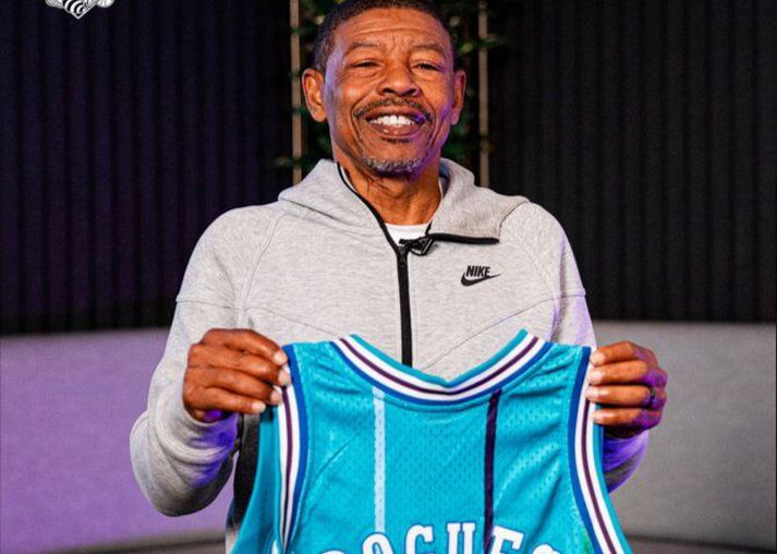 Charlotte Hornets ætlar að hengja upp treyju númer eitt til heiðurs Muggsy Bogues.