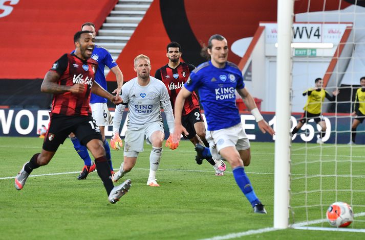 Úr öskunni í eldinn. Staðan fór úr 1-1 í 2-1 fyrir Bournemouth og Leicester varð manni færri á aðeins nokkrum sekúndum.