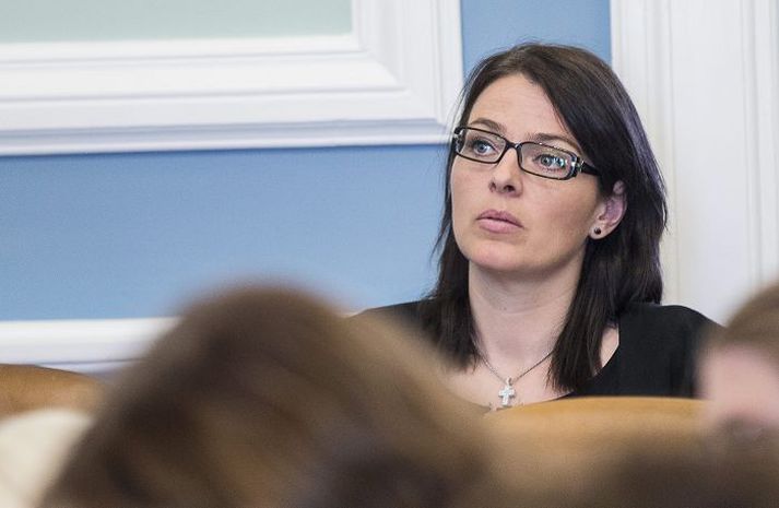 Silja Dögg Gunnarsdóttir Framsóknarflokki segir fæðingarstöðum hafa fækkað og því þurfi sumir foreldrar að fara að heiman fyrir áætlaðan fæðingardag.