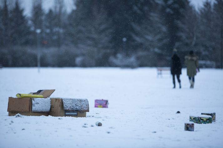 Skógræktarmenn óttast sóðaskap við Hvaleyrarvatn. 