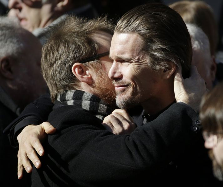 Ethan Hawke lék á móti Hoffman í myndinni Before the Devil Knows You're Dead.