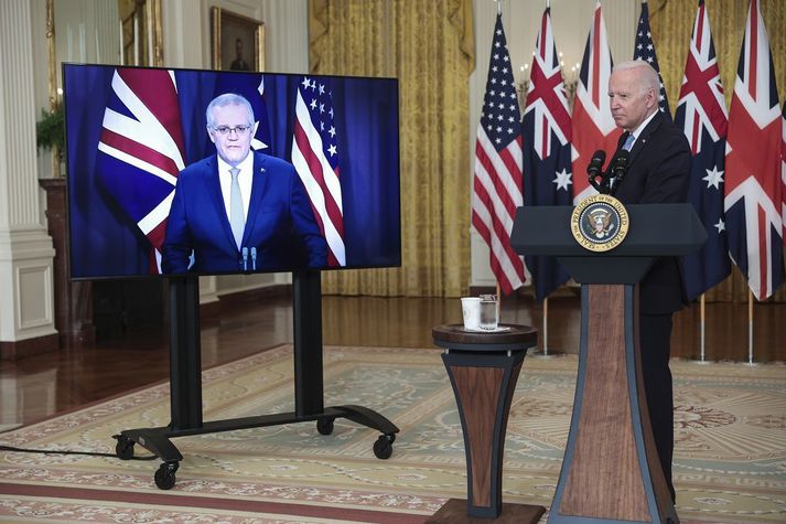 Scott Morrison og Joe Biden þegar samkomulag þeirra og Boris Johnson var opinberað í gær.