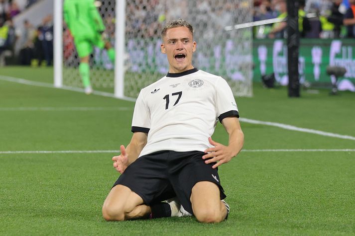 Florian Wirtz fagnar marki sínu í undanúrslitaleiknum á móti Portúgal. Hann vill fara til Liverpool.
