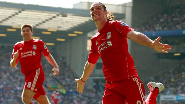 Andy Carroll fagnar marki sínu í dag.