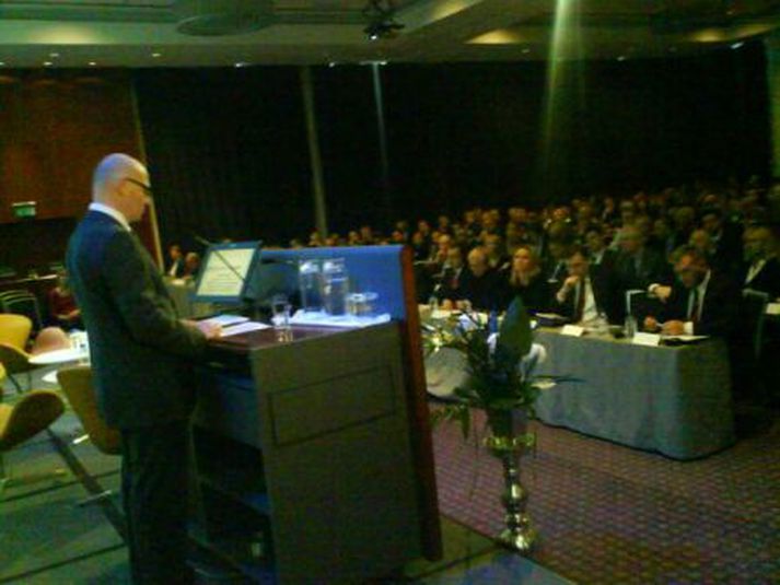 Erlendur Hjaltason flytur ræðu á Viðskiptaþingi.