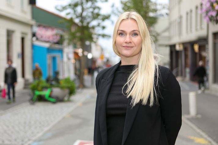 Íris Sigtryggsdóttir, stjórnendaráðgjafi hjá Eldar Coaching og stjórnarkona í Mannauði segir gildi nýrra kynslóða allt önnur en við þekktum áður og nú sé fólk líka farið að endurmennta sig og jafnvel skipta um starfsvettvang fram eftir öllum aldri. Það sé því ekki lengur hægt að byggja á reynslu fortíðarinnar, í mannauðsmálum þurfi vinnustaðir að horfa til framtíðarinnar.