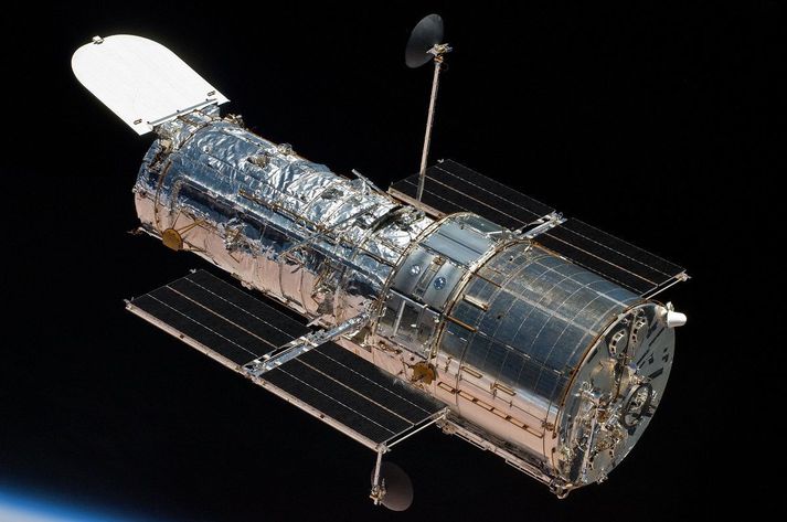 Geimfari um borð í geimskutlunni tók þessa mynd af Hubble í maí 2009.