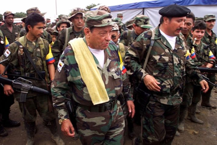 Manuel Marulanda er fyrir miðri mynd.