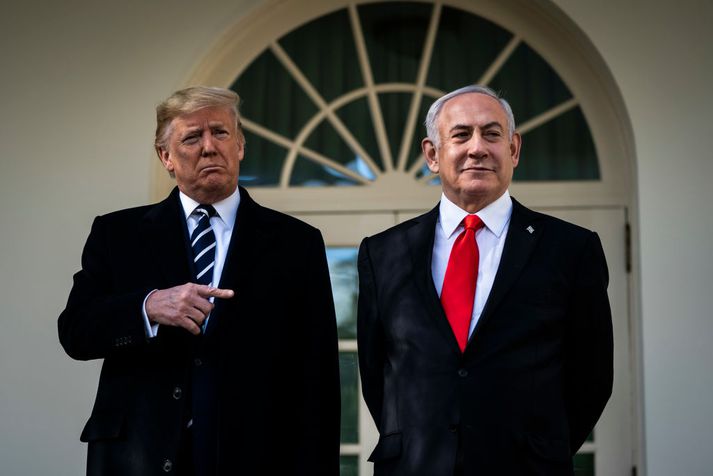 Donald Trump og Benjamín Netanjahú á fundi þeirra í Hvíta húsinu í gær.
