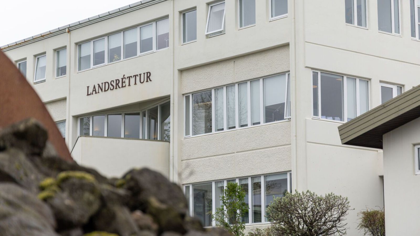 Greip inn í þegar aldraður faðir hans keypti bíl handa vin­konu sinni