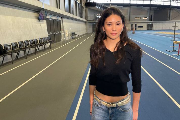 Eir Chang Hlésdóttir sló met Silju Úlfarsdóttur í 200 metra hlaupi innanhúss í fyrra og bætti það síðan aftur um síðustu helgi.