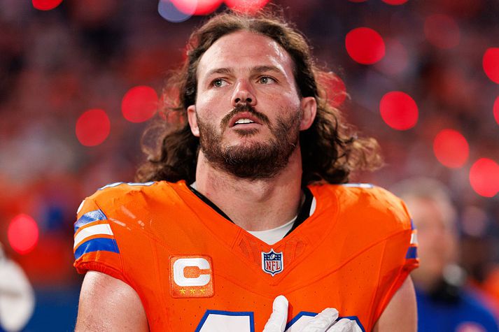 Singleton tók ekki annað í mál en að spila þremur dögum eftir krabbameinsgreiningu. Meinið hefur verið fjarlægt og hann er mættur aftur á völlinn aðeins örfáum vikum eftir aðgerð.