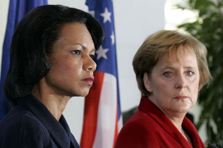 Rice og Merkel. Á svip gestsins og gestgjafans á blaðamannafundi að loknum viðræðum þeirra í Berlín í gær mátti sjá að engin gamanmál voru þar á dagskrá.