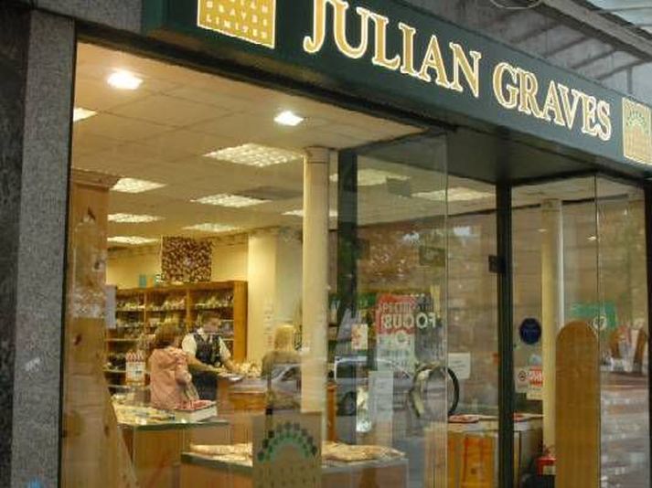 Tæplega 400 Julian Graves verslanir eru á Bretlandi.