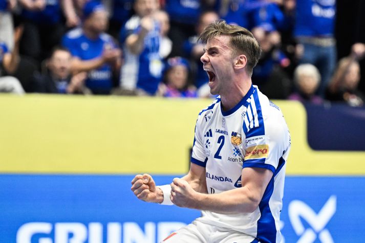 Óðinn Þór Ríkharðsson fagnar marki gegn Ungverjum af alvöru innlifun.