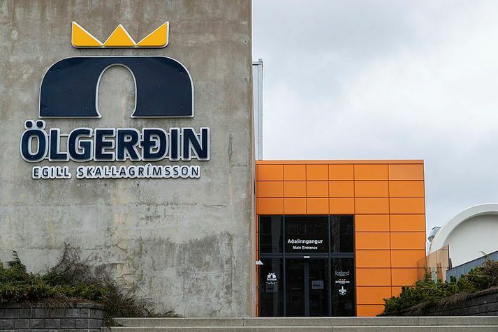Stjórnendur Ölgerðinnar, sem fækkaði um einn í gær, hafa lækkað afkomuspá félagins.