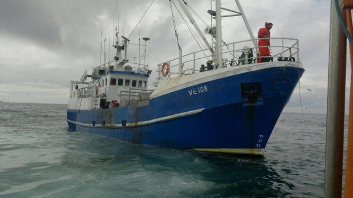 Vélarrýmið í Maggý fylltist af sjó.