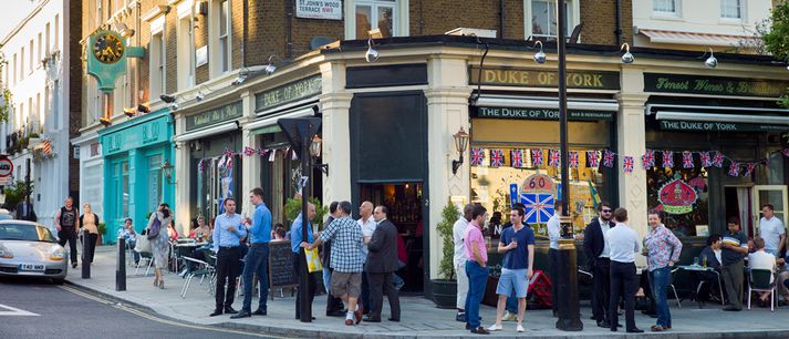 Yfir 35.000 staðir eru með vínveitingaleyfi í London en Rodney Williams má ekki fara á neinn þeirra næstu 25 árin.