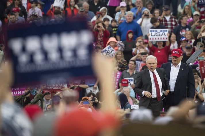 Jeff Sessions og Donald Trump.