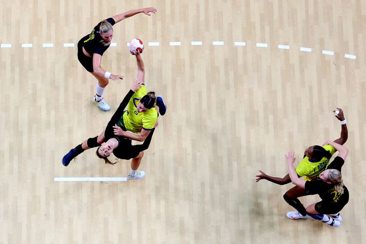 Af þeim sjö leikjum sem spilaðir eru í dag og í kvöld á HM í handbolta kvenna er nú fjórum þeirra lokið.