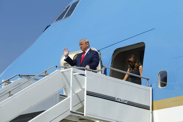 Trump forseti og eiginkona hans Melania við komuna til Dayton í dag.