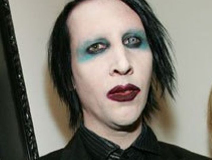 Marilyn Manson bað um hönd kærustu sinnar.