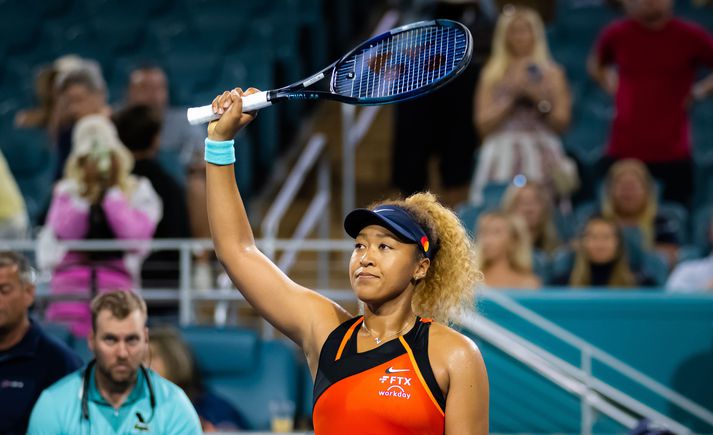 Naomi Osaka er komin í undanúrslit Miami Open þar sem hún mætir Belindu Bencic.