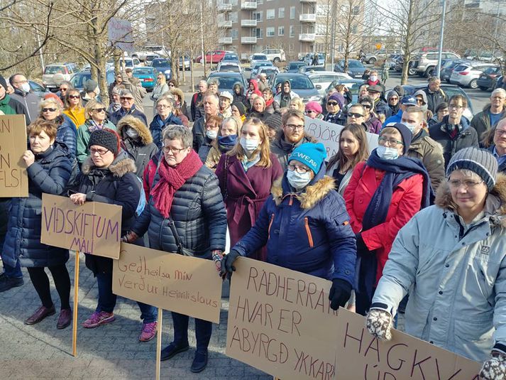 Frá mótmælunum í Skógarhlíð.