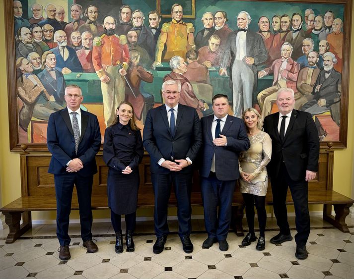 Andrii Sybiha, utanríkisráðherra Úkraínu, fundaði í dag, þann 19. september, með utanríkismálanefnd Alþingis og Þorgerði Katrínu Gunnarsdóttur, utanríkisráðherra Íslands.