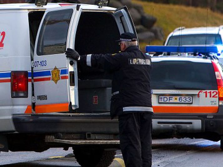 Lögreglumaður við störf. Mynd/ Vilhelm.