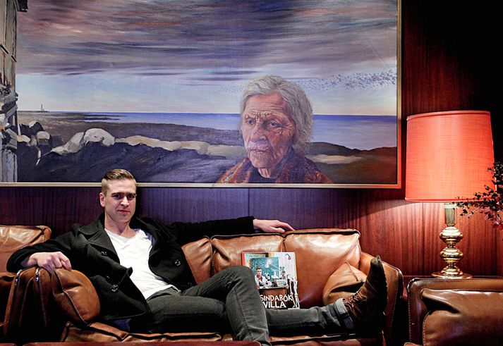 Villi naglbítur trónir á toppi listans með sína fyrstu bók -- svarti hestur þessara bókajóla. Það liggur þegar fyrir.