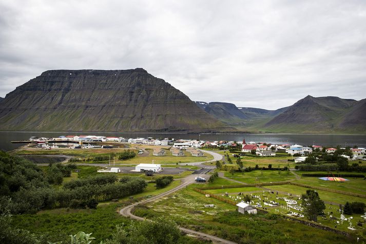 Frá Flateyri þar sem búa um 200 manns.