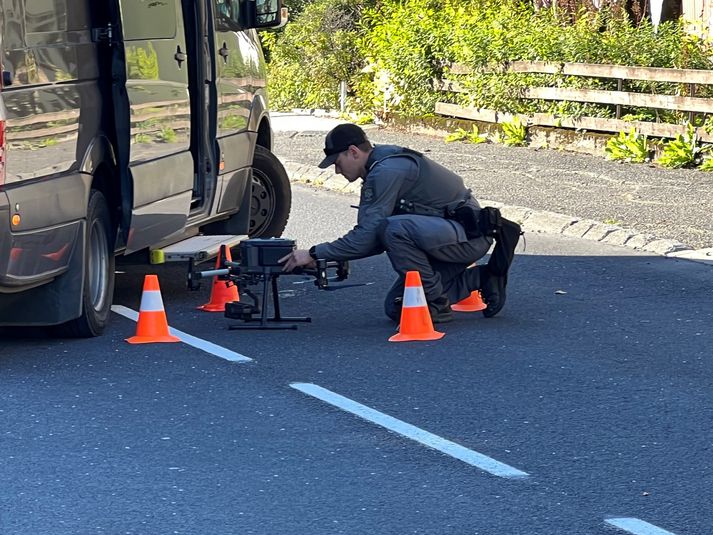 Podczas akcji na ulicy Engjavegur i Tryggvagata w Selfoss, policja używała drona